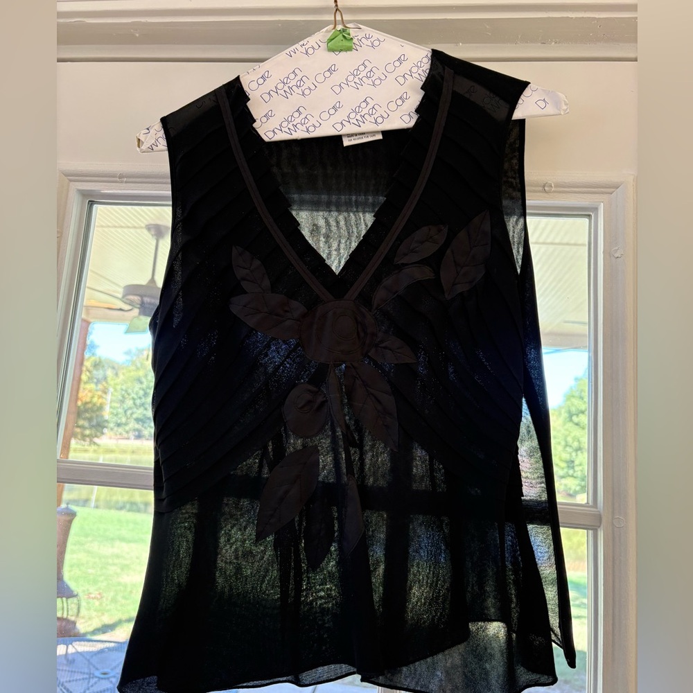 Carlisle Elegant Black Top